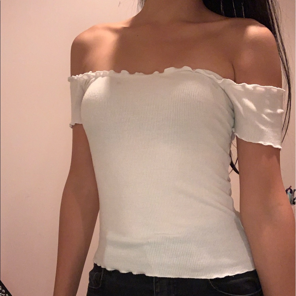 Brandy Melville Off the Shoulder Top - Picture 1 of 2